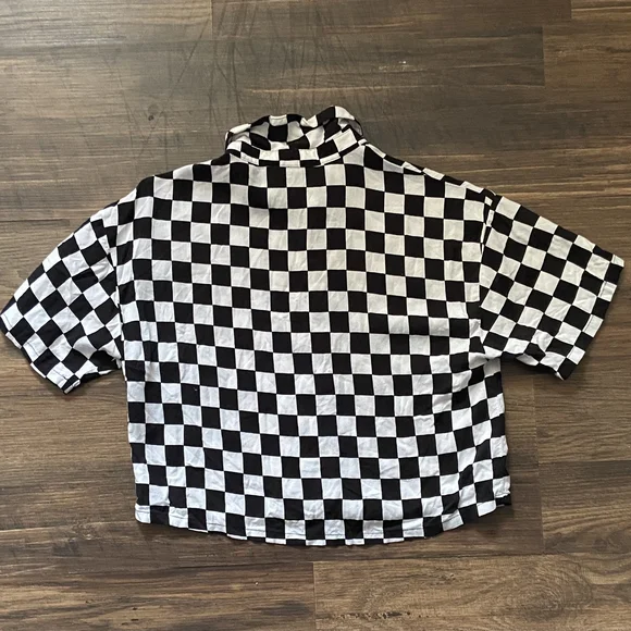 Forever 21 Women’s Checkered Button Up Shirt - Picture 4 of 4